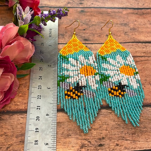 Bubble bees Beaded Earring - Picture 5 of 5